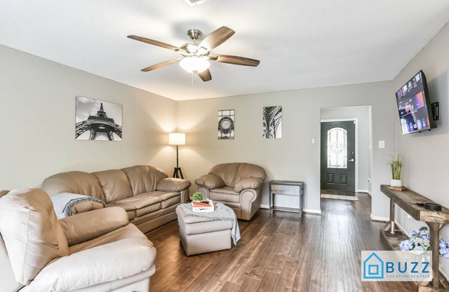 Sleeps 10 | King Bed | Family & Pet-Friendly | Near NRG, Galleria & Med Center