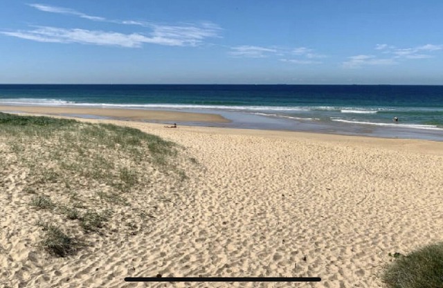 Sleeps 10 - Pet Friendly - Close walk to Beach