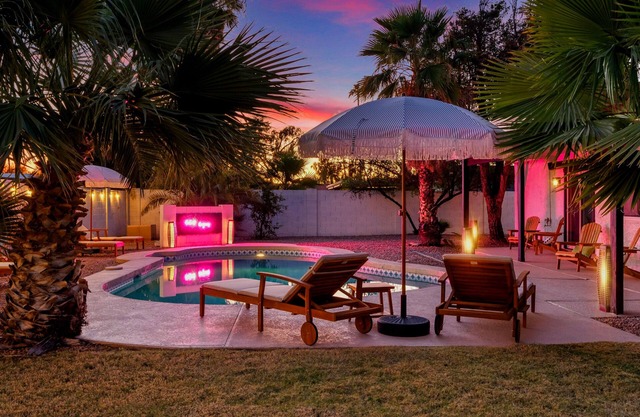 Sleeps 12 - Close To OT - New Pool + Hot Tub - Family Friendly