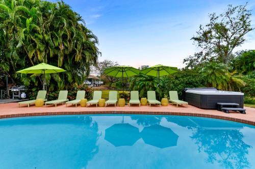 Sleeps 12 Heated Pool Pickleball Hot Tub Fire Pit
