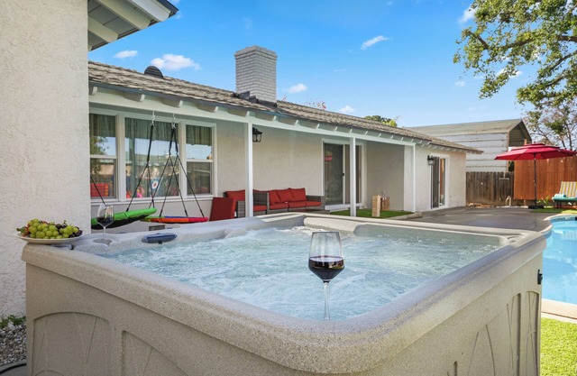NO Cleaning Fee: Pool - Heated Jacuzzi - Game Room - Fire Pit