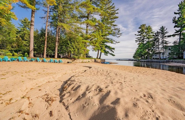 SLEEPS 14 WITH A SANDY BEACH AND A DOCK