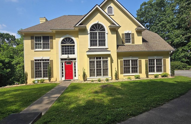 Sleeps 15! VIEWS forever, Large Executive Home, Fast Wi-Fi, Hot Tub & Fire Pit