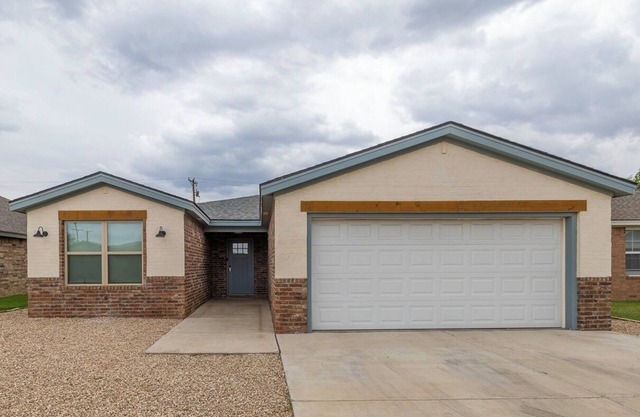 Sleeps 16! 2 Neighboring Homes w/ Hot Tub