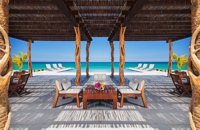 Sleeps 18! 3 pools! 2 Villas, whole property Oceanfront! Concierge, housekeeping
