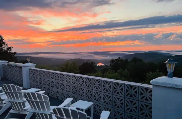 Sleeps 19! 6BR w/ Pool & Sauna – Perfect for Fall!