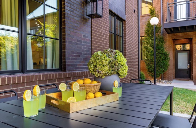 Sleeps 36! 3 Units, 5 Mins to DT | The Magnolia