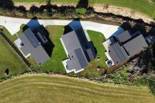 Sleeps 36 people - 3 spas - 3 homes