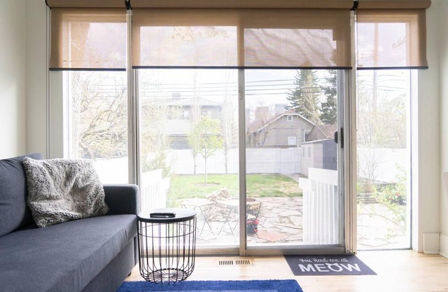 Sleeps 4 - Family friendly home with yard - pet friendly
