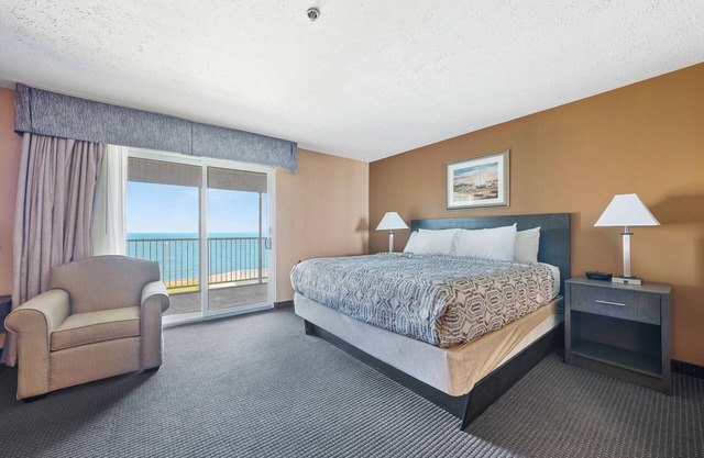 Sleeps 4: King Suite with Sleeper Sofa and Lake View Balcony