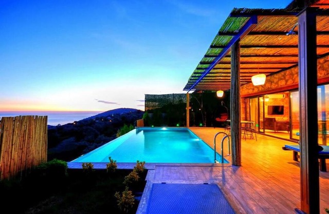 Sleeps 4, Spacious Lux Villa with Private Pool AWZ 275