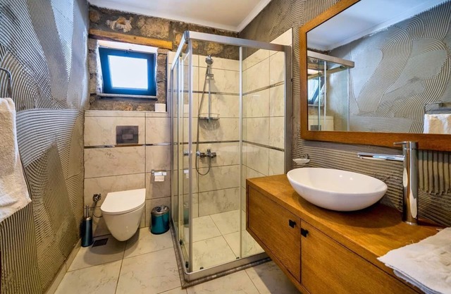 Sleeps 4, Spacious Lux Villa with Private Pool AWZ275