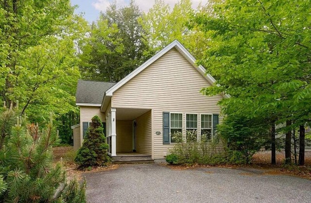 Sleeps 8 at Point Sebago Resort and Golf Course