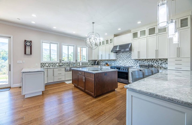 Sleeps12 Pet Friendly 2 Hottubs Views Full Kitchen