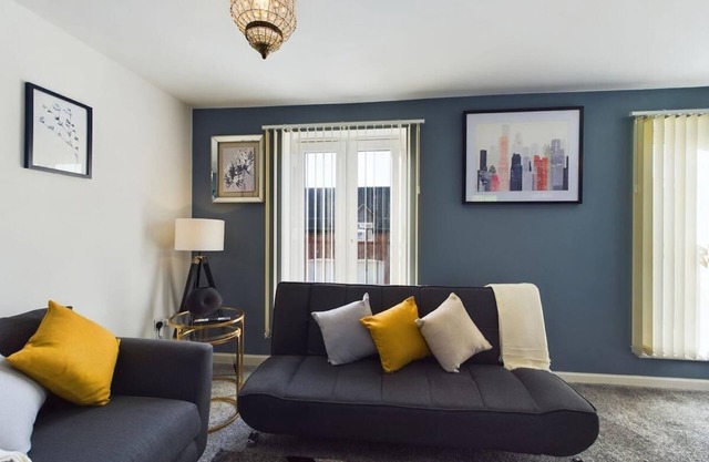 Sleeps6- FamilyFriendly- FreeParking- 3Br