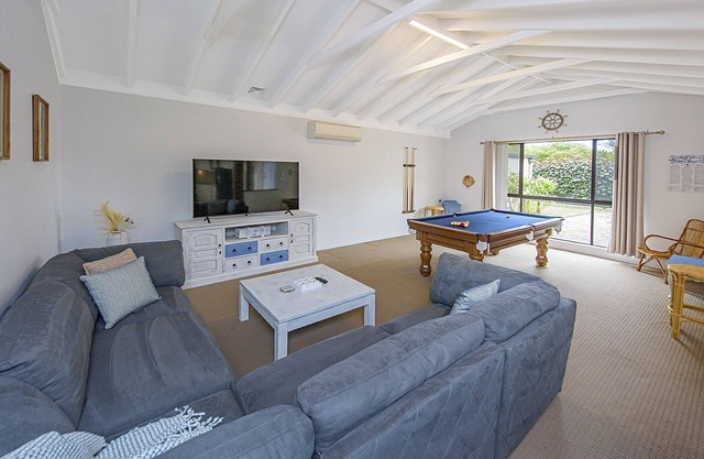 Slice of Geographe - Pool table, Dart Board, WiFi. 400m to the Beach