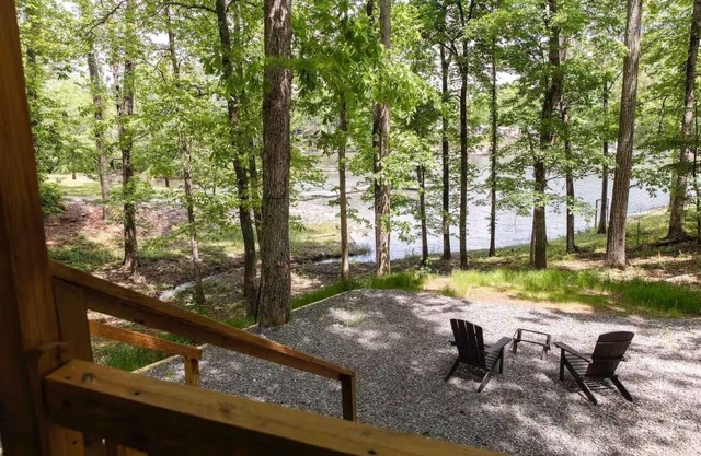 Slice of Smith - A Rustic Smith Lake Experience!