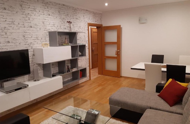 Slnečný 2 izbový byt 10 min. od centra mesta