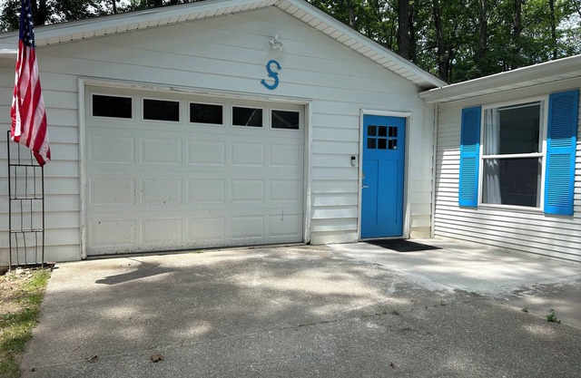 Sloanhouse, Centrally located with Houghton Lake views