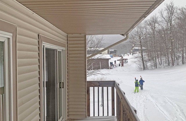 Renovated Condo: Steps to Snowflake Lift, Pet-Friendly