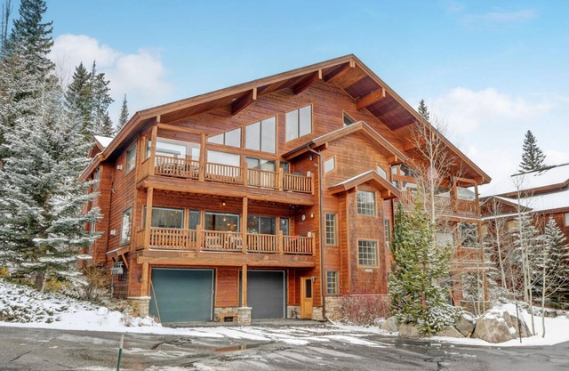 Slopeside Luxury Condo 97 A I Hot Tub I Great Views I Best Price I Discounted Attractions