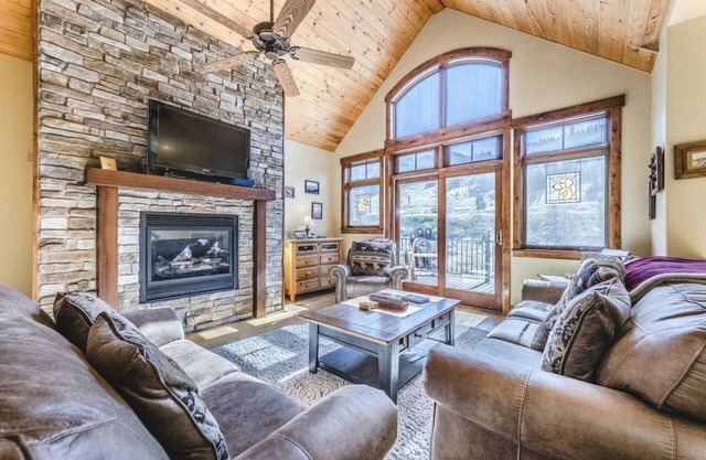 Slopeside Luxury Villa 136 I Ski Views I Steam Shower I Best Price I Discounted Attractions