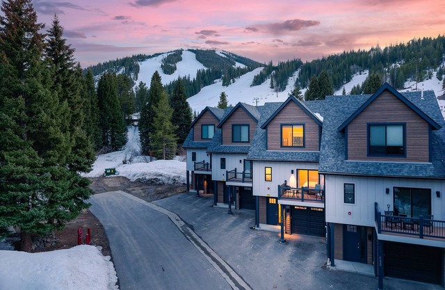 Slopeside Luxury Villa 135 I Private Hot Tub I Ski Views I Best Price I Discounted Attractions