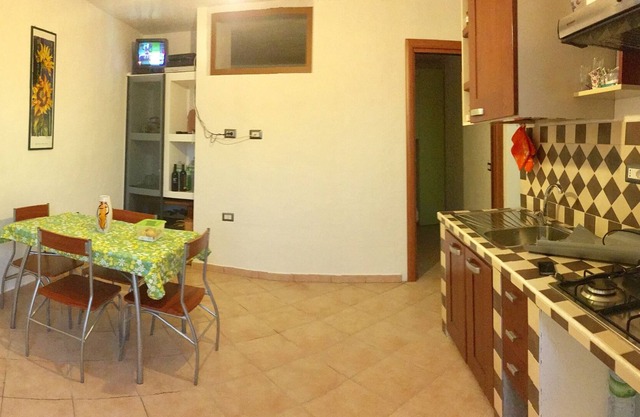 Pequeño apartamento con vistas al mar a solo 3 km de las playas de Budoni.