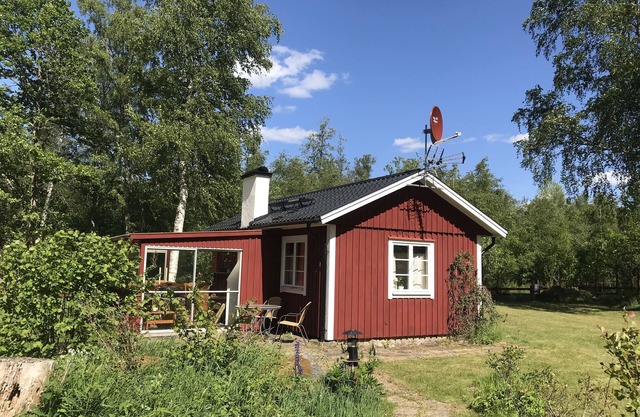 Casa pequeña y acogedora directamente en el lago incl. Barco en Tingsryd