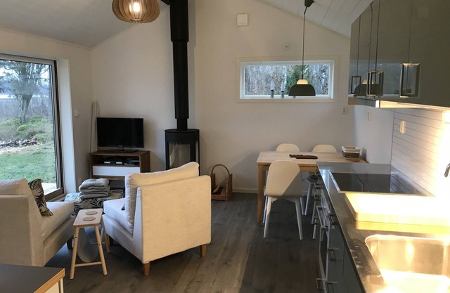 Pequeña casa de ensueño con una vista clara del lago, incl. Bote de remos en Tingsryd