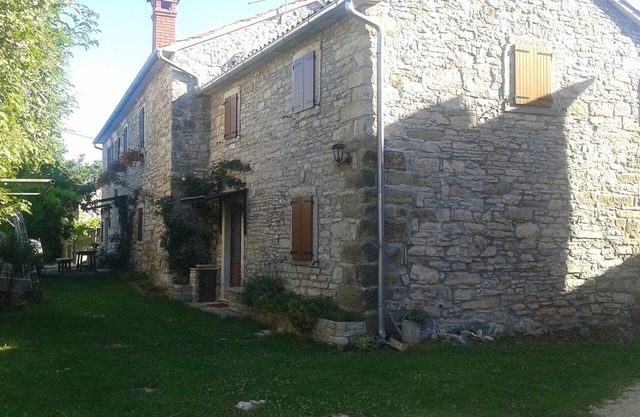 Pequeña casa de Istria familia con jardín