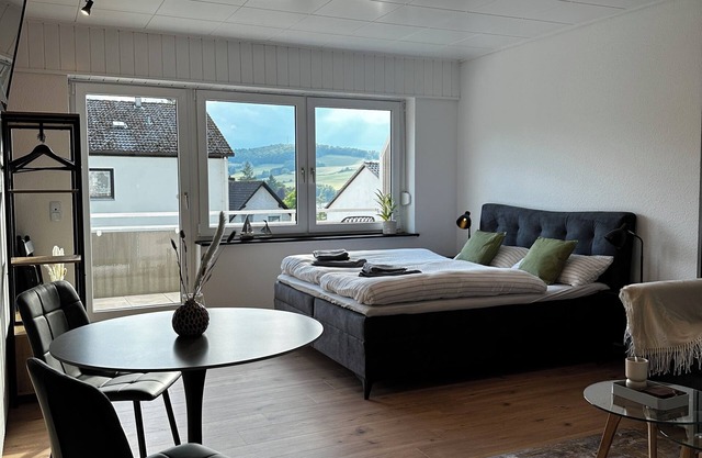 "Small feel-good oasis with a fantastic lake view - freshly renovated on the Diemelsee"