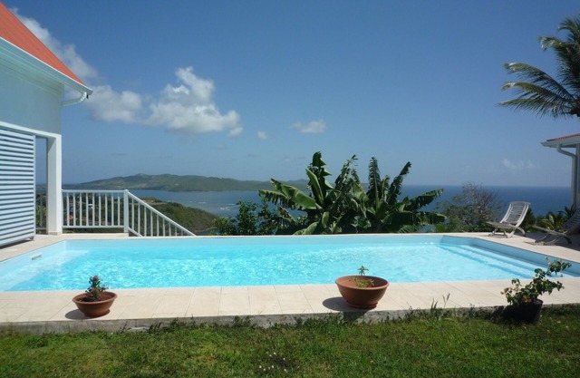 pequeña casa de amueblada con piscina Robert Martinica