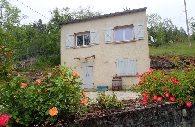 Small house near the Dordogne between Sarlat and Rocamadour