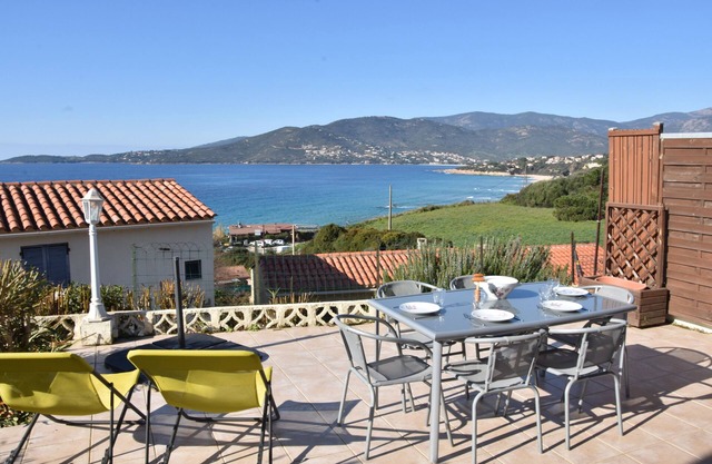 Small house with magnificent sea view 300m from the beach - Sagone