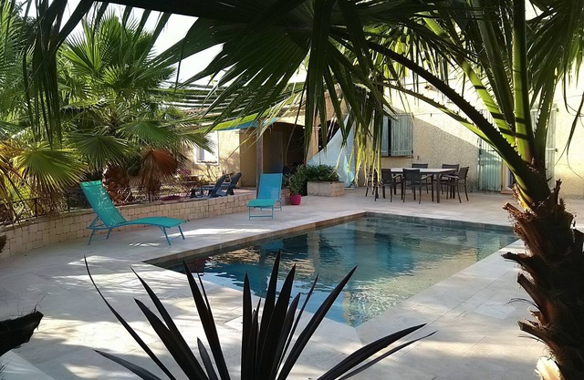 Pequeño estudio independiente en una zona tranquila con terrazas privadas y piscina.