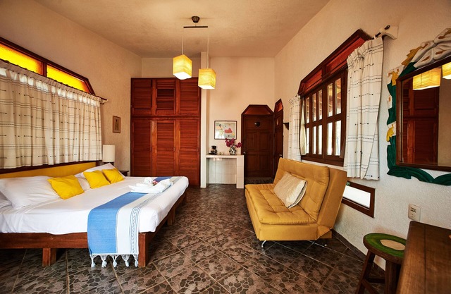 Habitación amplia y comoda con terraza y hamaca vistas al Pacifico mexicano