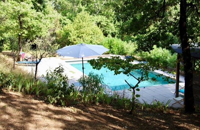 Pequeño paraíso de la naturaleza, arbolado, tranquilo, bienestar, casas en los árboles, gran piscina