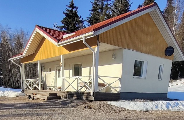Small pet-friendly house with amenities