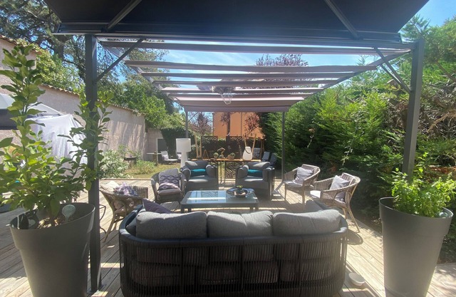 Small, quiet T4 house with garden and terrace.