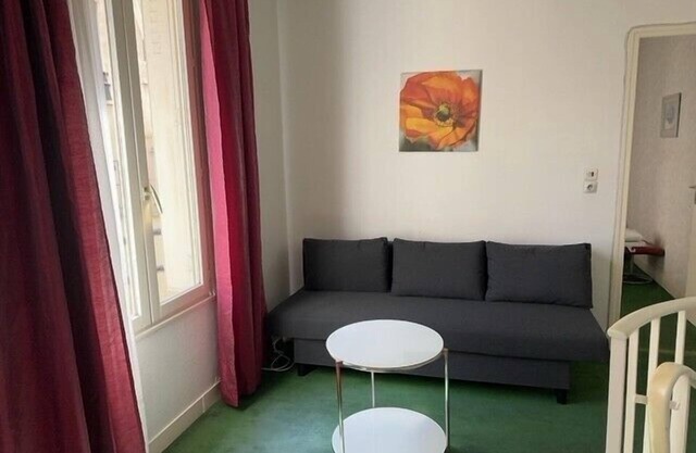 Small quiet house near Paris