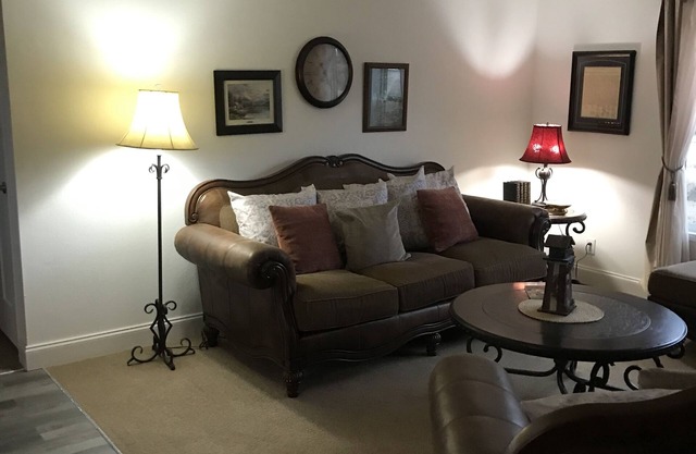 Small town, pet friendly: The White House