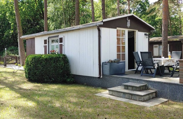 Small vacation cottage with campsite feeling, 5 minutes to the beach