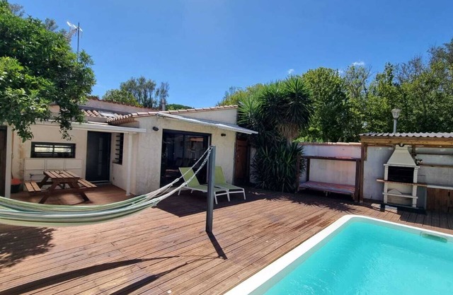 Small villa with private pool - 15 minutes from the beaches - 6 people