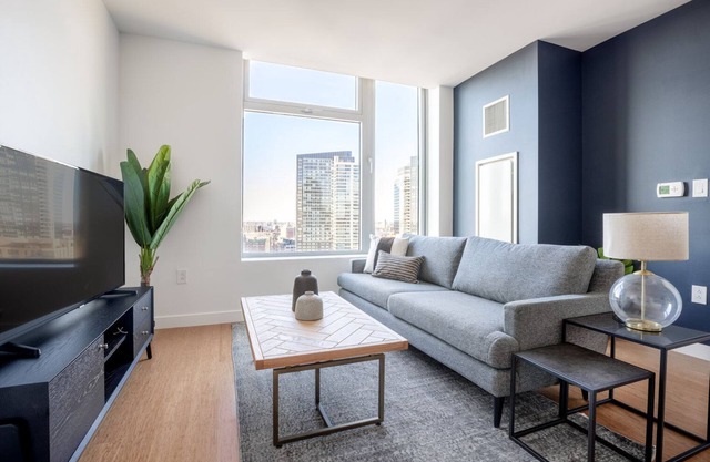 Smart Downtown 1BR w/ W/D in unit, Gym, Doorman, near South Station, by Blueground