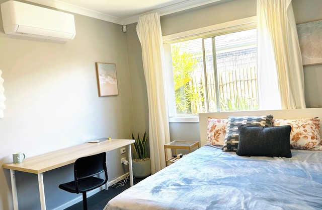 Smart Home Private Room near Deer Park Train Station