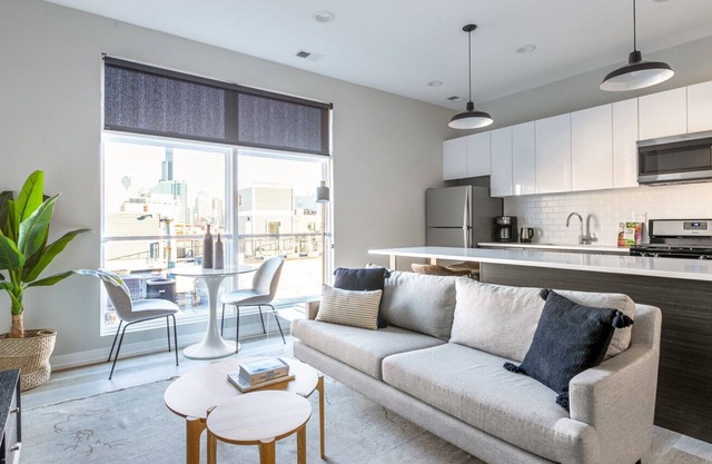 Smart River West 2BR w/ W/D next to L, by Blueground