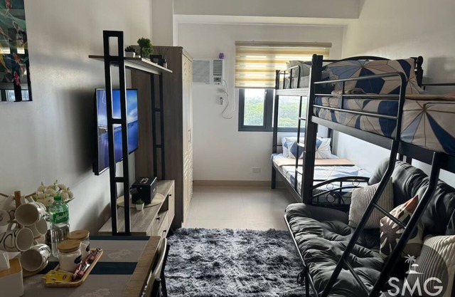 SMG Cozy Studio @ Green 2 - Wi-Fi, Netflix & Pool!