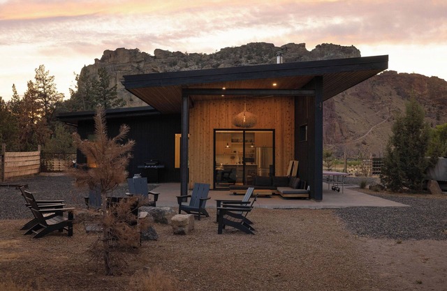 Smith Rock Oasis w/ Hot Tub Steps to the Park