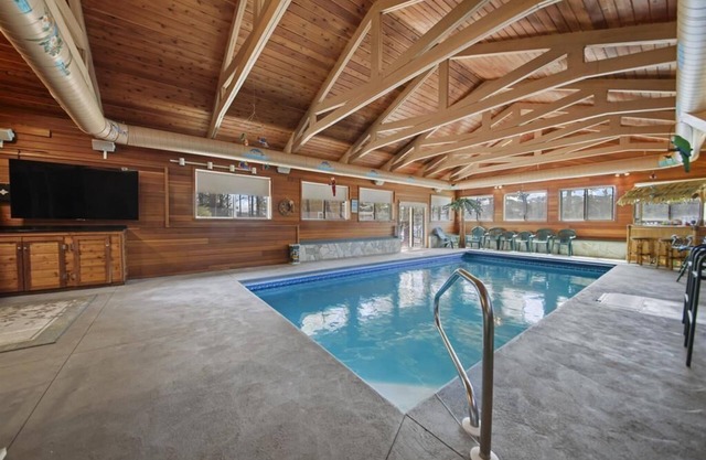 Smith's Point Retreat on Lake Winnipesaukee with indoor pool!